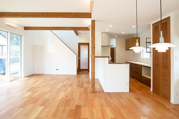 垢材を生かした内装インテリア